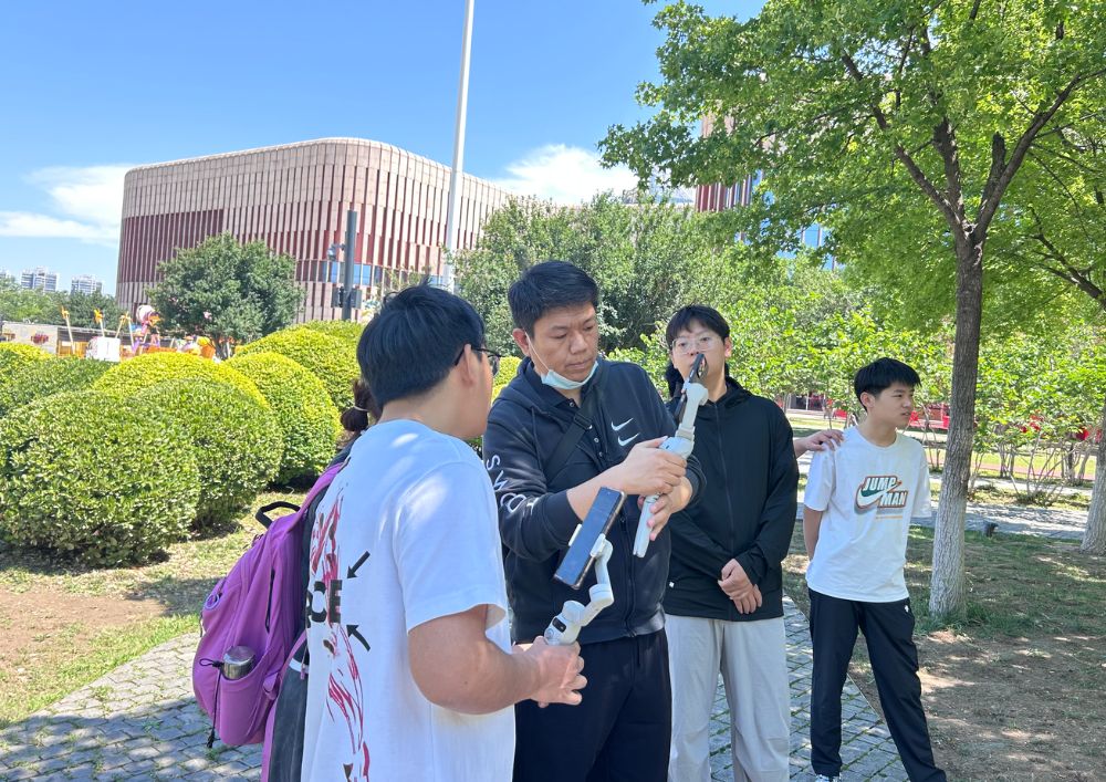 从深圳到企业培训课堂：自由购服装高定企业为什么选择AI+短视频赋能？